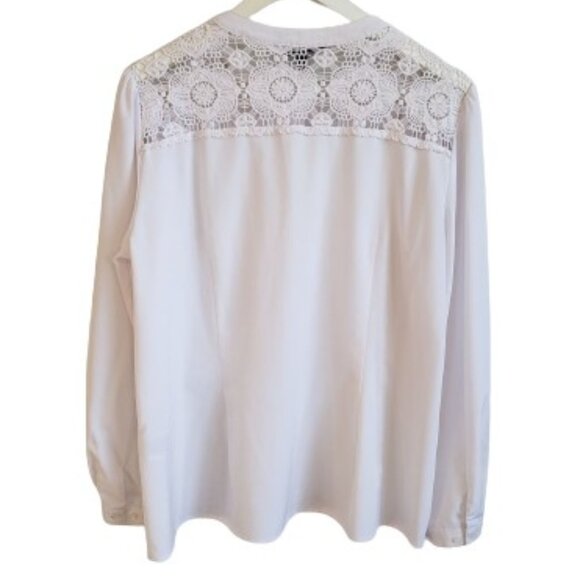 White blouse with lace shoulder detail - Picture 2 of 10